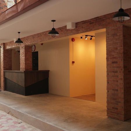 Cerca Hotel Balabag  Екстериор снимка