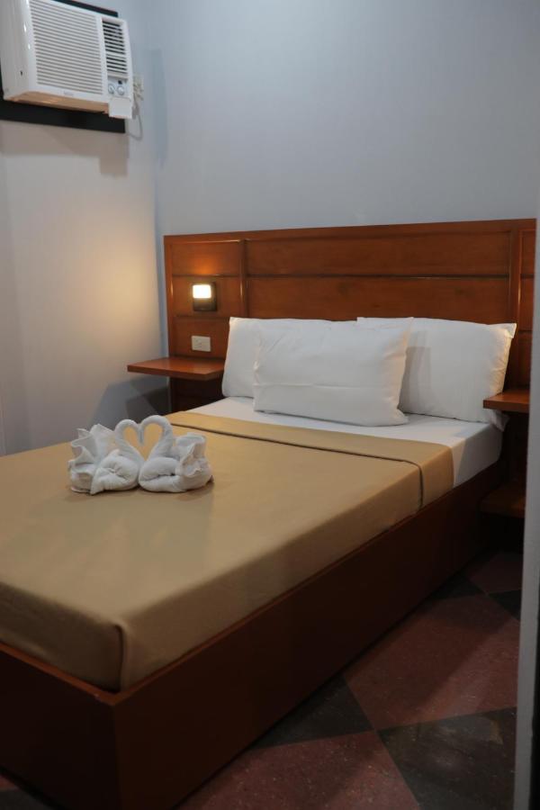 Cerca Hotel Balabag  Екстериор снимка