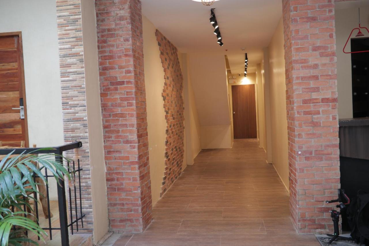 Cerca Hotel Balabag  Екстериор снимка