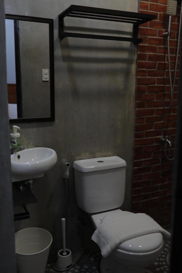 Cerca Hotel Balabag  Екстериор снимка