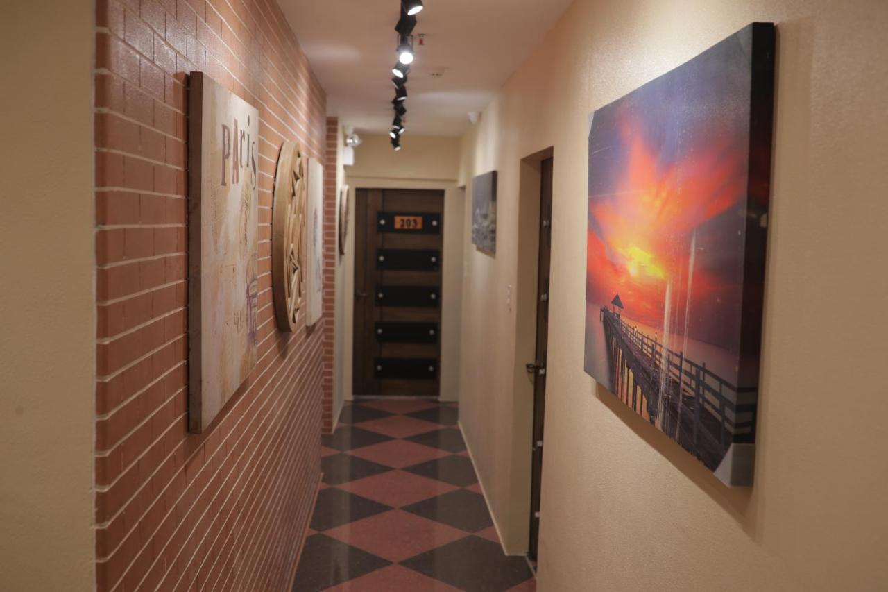 Cerca Hotel Balabag  Екстериор снимка