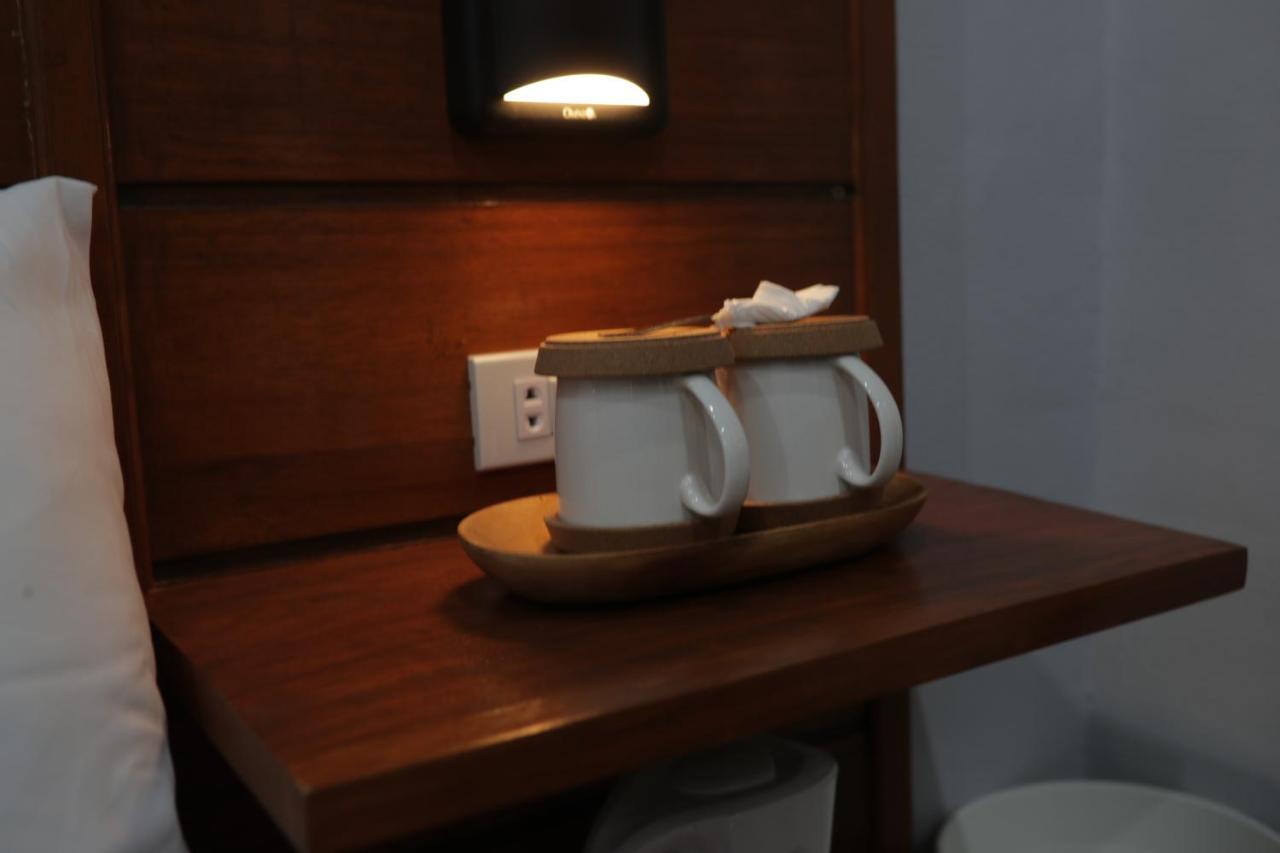 Cerca Hotel Balabag  Екстериор снимка