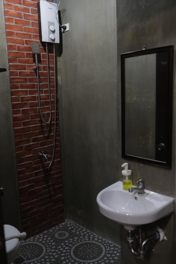 Cerca Hotel Balabag  Екстериор снимка