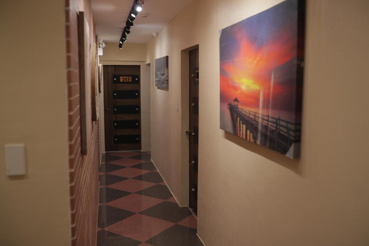 Cerca Hotel Balabag  Екстериор снимка