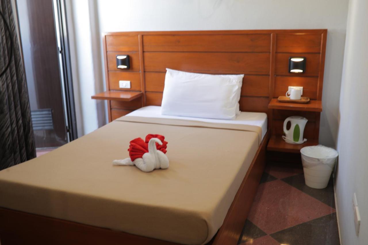 Cerca Hotel Balabag  Екстериор снимка