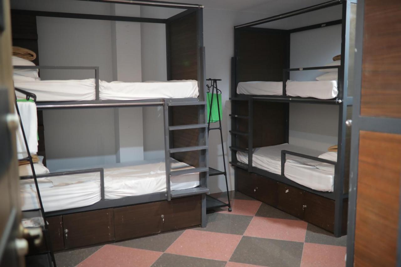 Cerca Hotel Balabag  Екстериор снимка