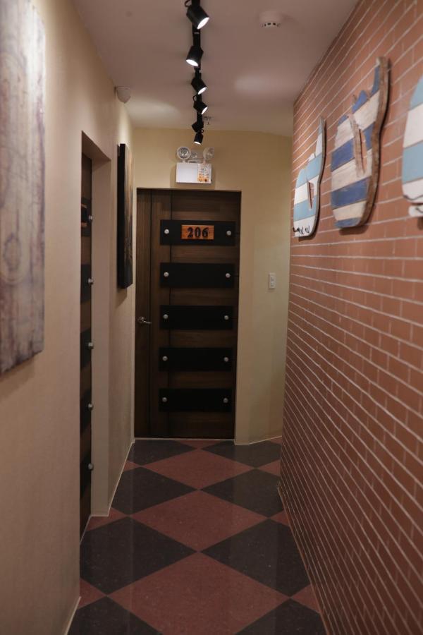 Cerca Hotel Balabag  Екстериор снимка