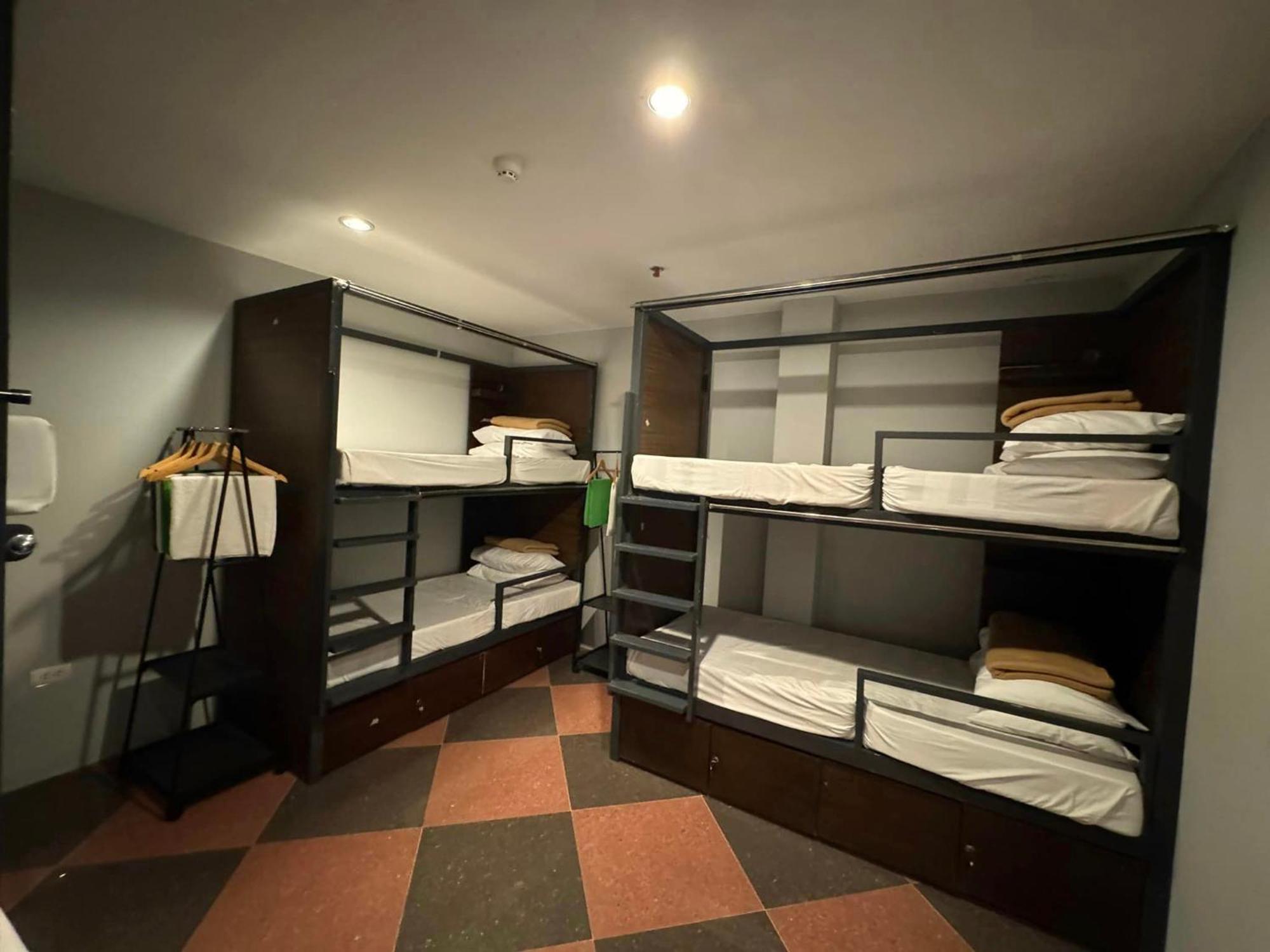 Cerca Hotel Balabag  Екстериор снимка